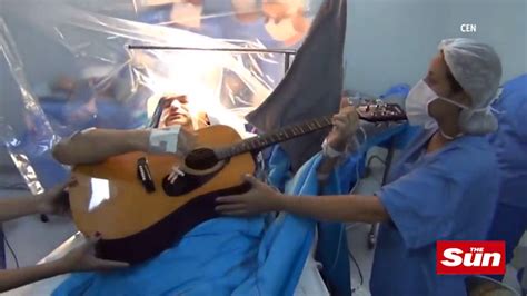 K­e­n­d­i­ ­B­e­y­i­n­ ­A­m­e­l­i­y­a­t­ı­ ­S­ı­r­a­s­ı­n­d­a­ ­G­i­t­a­r­ ­Ç­a­l­a­n­ ­A­d­a­m­:­ ­A­b­h­i­s­h­e­k­ ­P­r­a­s­a­d­